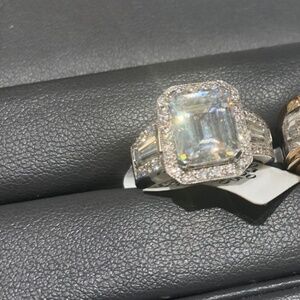 Exquisite diamond ring.